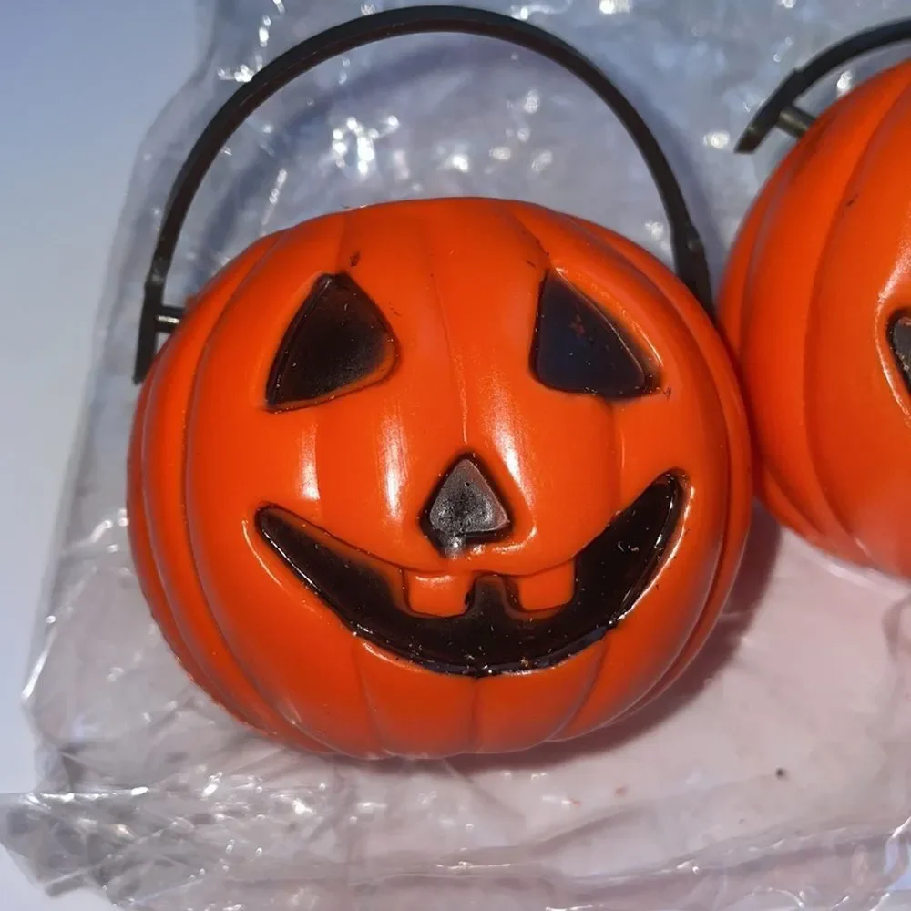 2 Halloween plastic Jack O Lantern treat‎ holders, party favors or decorations